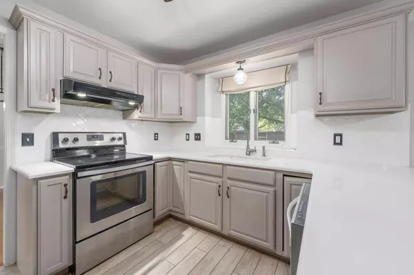 4827 N Homestead St, Bel Aire, KS 67220