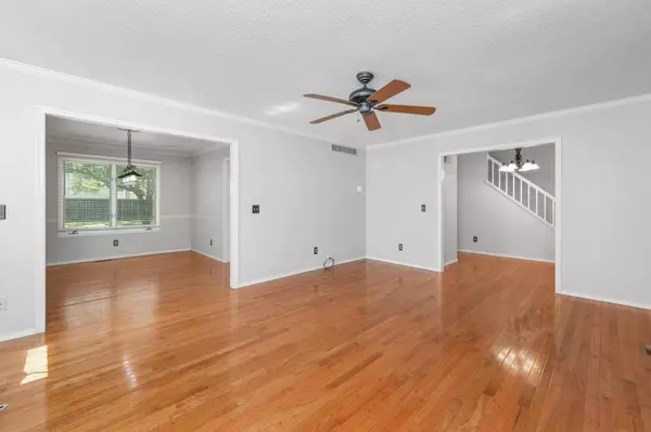 4827 N Homestead St, Bel Aire, KS 67220