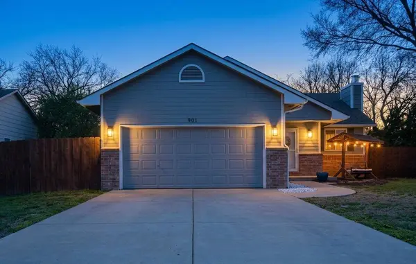 901 N Linden Ln, Derby, KS 67037