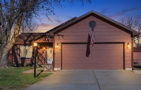 500 Deerfield Cir, Valley Center, KS 67147