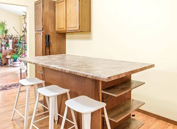 500 Deerfield Cir, Valley Center, KS 67147