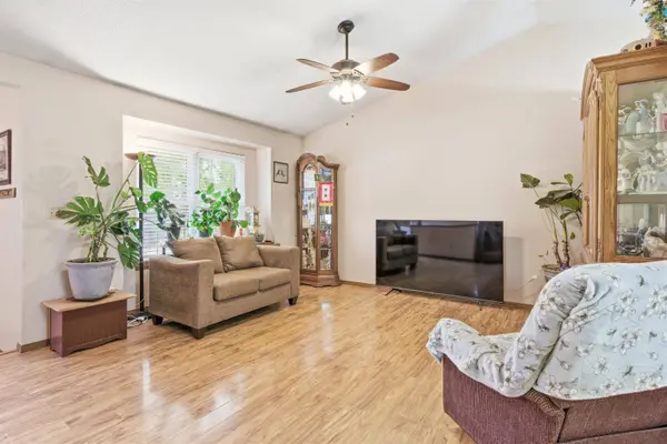 500 Deerfield Cir, Valley Center, KS 67147