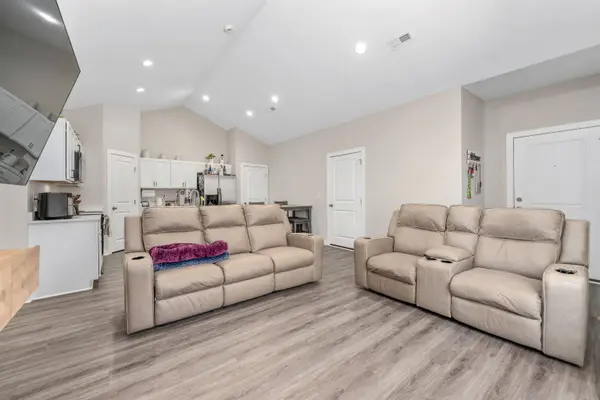 12019 W Shadow Lakes, Wichita, KS 67205
