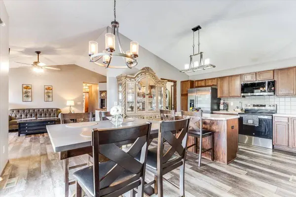 1879 W Lakeview Ct, Haysville, KS 67060