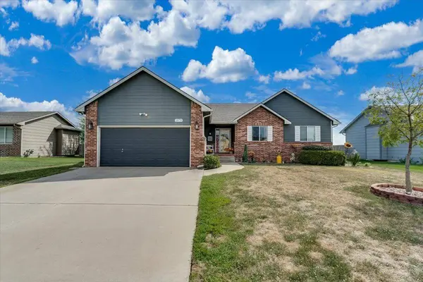 1879 W Lakeview Ct, Haysville, KS 67060