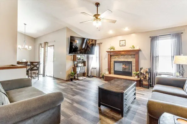 1879 W Lakeview Ct, Haysville, KS 67060