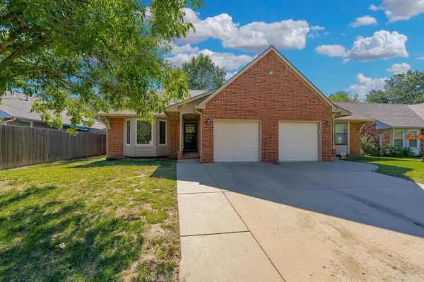 9425/9427 E Longlake, Wichita, KS 67207