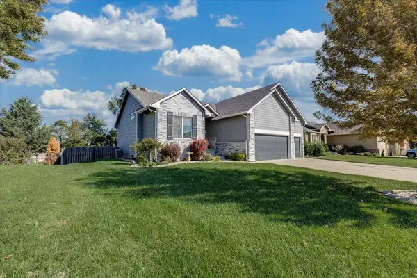 3213 S Bluelake Ct, Wichita, KS 67215
