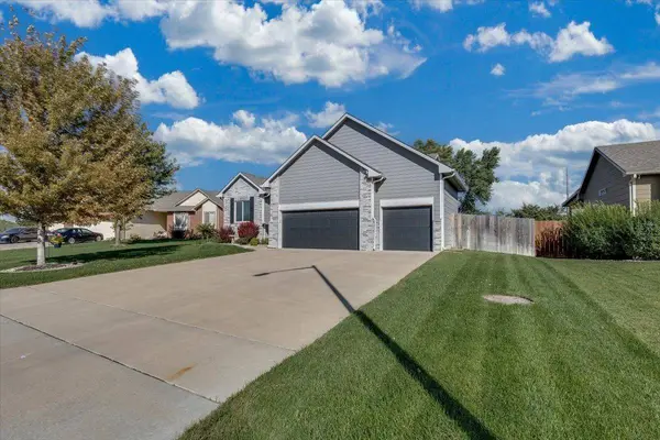 3213 S Bluelake Ct, Wichita, KS 67215