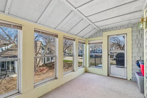 2618 82nd Street, Urbandale, IA 50322