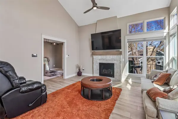 2618 82nd Street, Urbandale, IA 50322