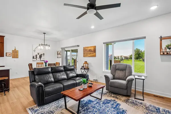1005 Gray Avenue, Waukee, IA 50263