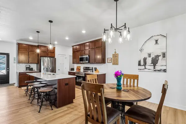1005 Gray Avenue, Waukee, IA 50263