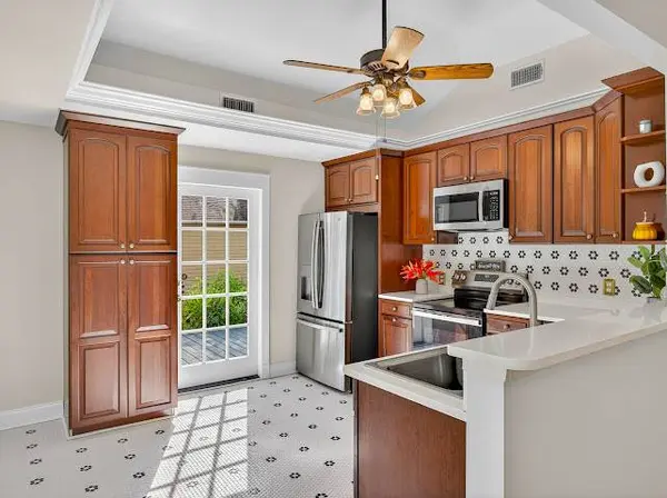 601 S Palmetto Ave, Sanford, FL 32771-1929
