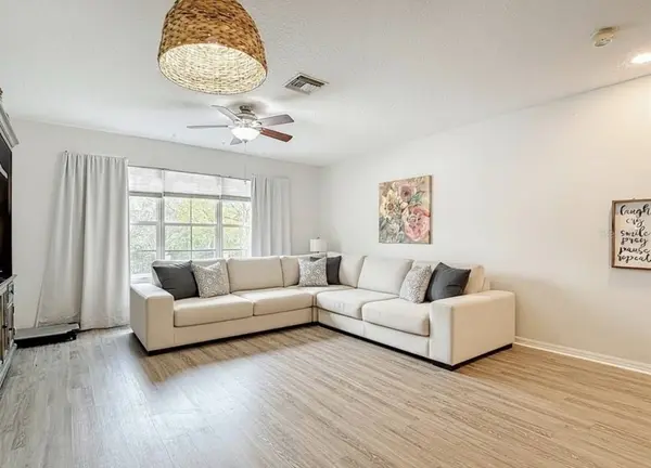 2426 Middelton Grove Dr, Brandon, FL 33511-4775