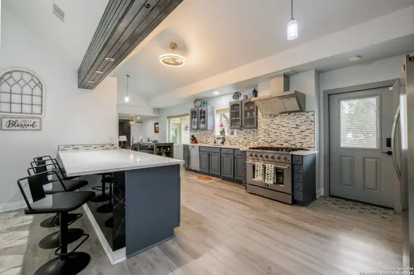 87 Roundup Dr, Castle Hills, TX 78213