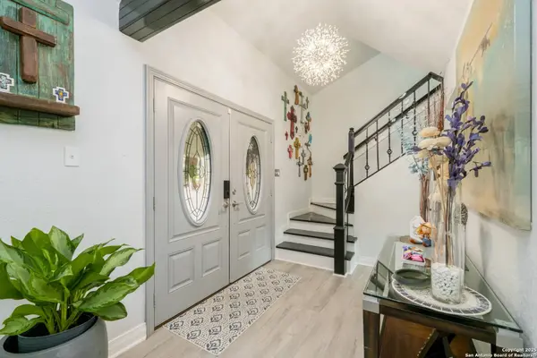 87 Roundup Dr, Castle Hills, TX 78213