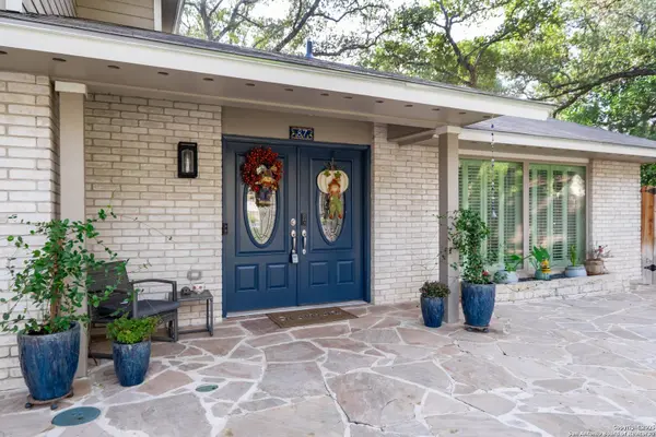 87 Roundup Dr, Castle Hills, TX 78213