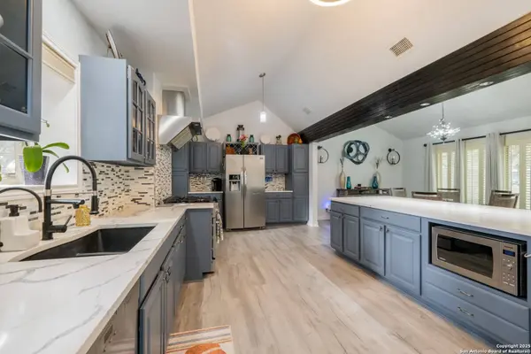 87 Roundup Dr, Castle Hills, TX 78213