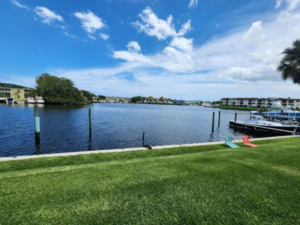 412 Northlake CT #Apt 5, North Palm Beach, FL 33408