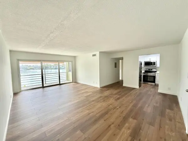 412 Northlake CT #Apt 5, North Palm Beach, FL 33408