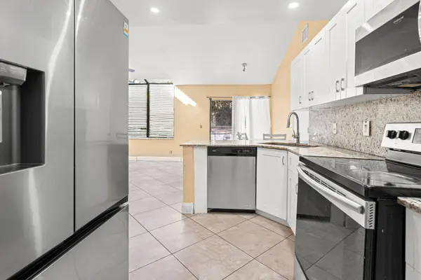 4134 NW 2nd LN, Delray Beach, FL 33445