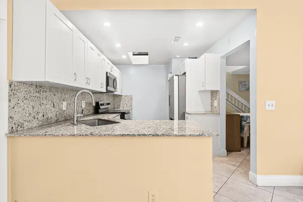 4134 NW 2nd LN, Delray Beach, FL 33445