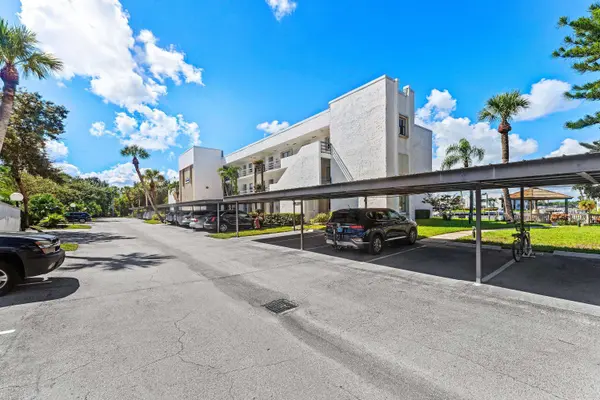 1950 SW Palm City RD #4-102