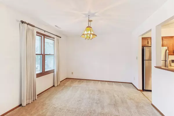 1252 49th Street #4, West Des Moines, IA 50266