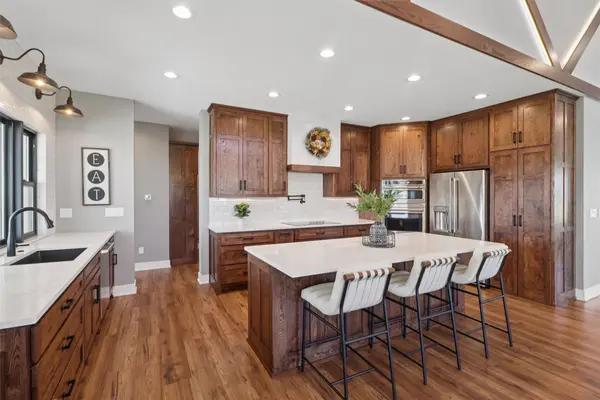 1100 Lakeview Circle NW, Bondurant, IA 50035