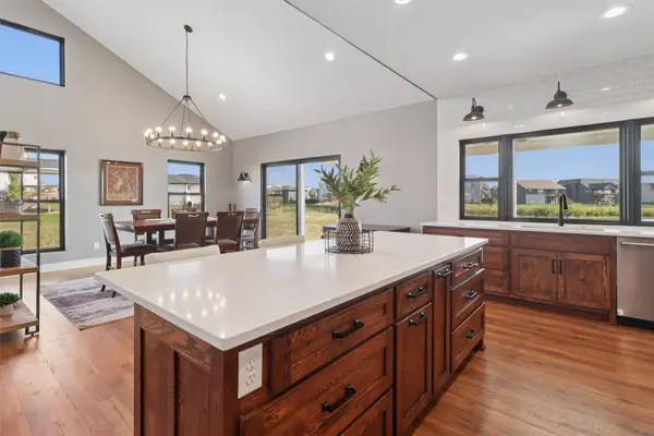 1100 Lakeview Circle NW, Bondurant, IA 50035