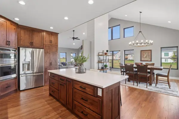 1100 Lakeview Circle NW, Bondurant, IA 50035