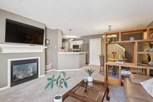 8610 Ep True Parkway #2009, West Des Moines, IA 50266