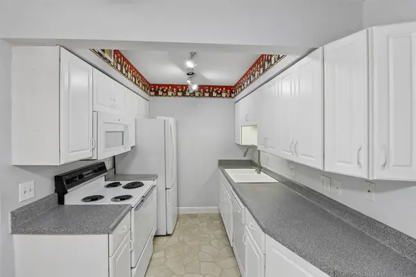 421 42nd Street #2, Des Moines, IA 50312