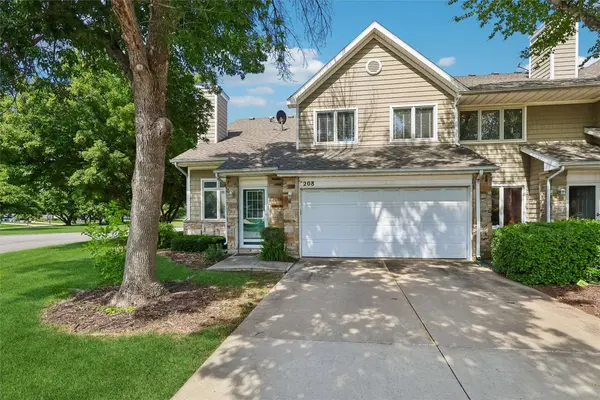 811 Burr Oaks Drive #208, West Des Moines, IA 50266