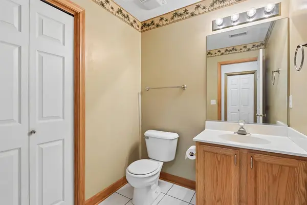 811 Burr Oaks Drive #208, West Des Moines, IA 50266