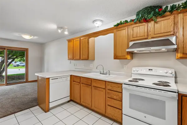 811 Burr Oaks Drive #208, West Des Moines, IA 50266