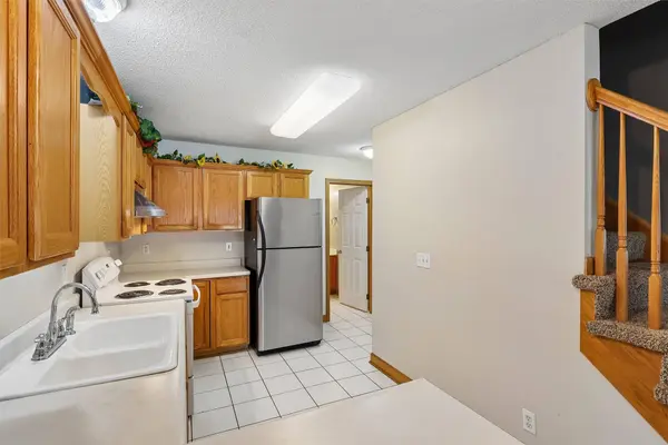 811 Burr Oaks Drive #208, West Des Moines, IA 50266
