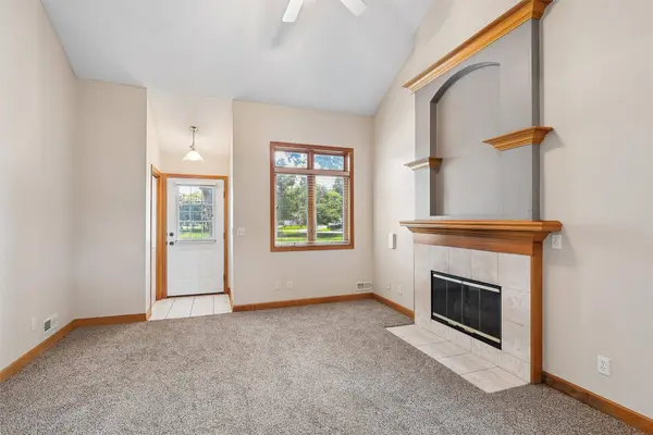 811 Burr Oaks Drive #208, West Des Moines, IA 50266