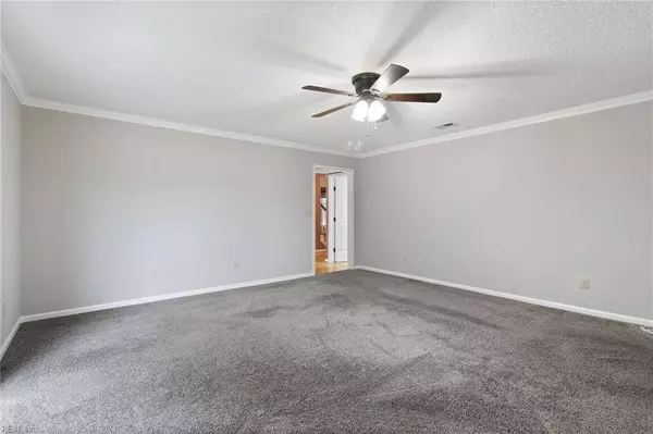 2040 Aloma DR, Virginia Beach, VA 23453