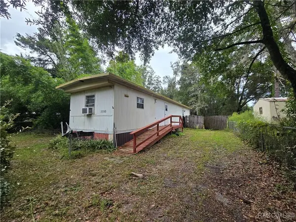 7155 W Gator LN, Crystal River, FL 34428