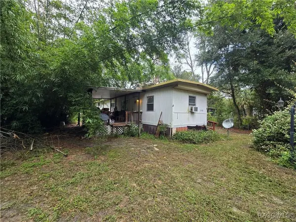 7155 W Gator LN, Crystal River, FL 34428