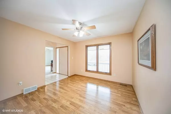 7500 Plum Drive, Urbandale, IA 50322