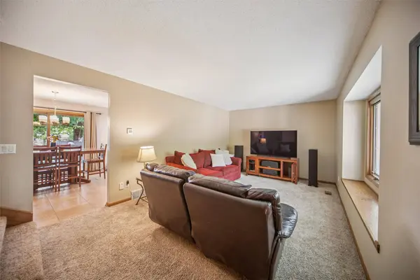 9452 Lincoln Avenue, Clive, IA 50325