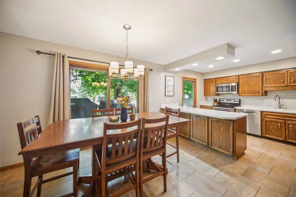 9452 Lincoln Avenue, Clive, IA 50325