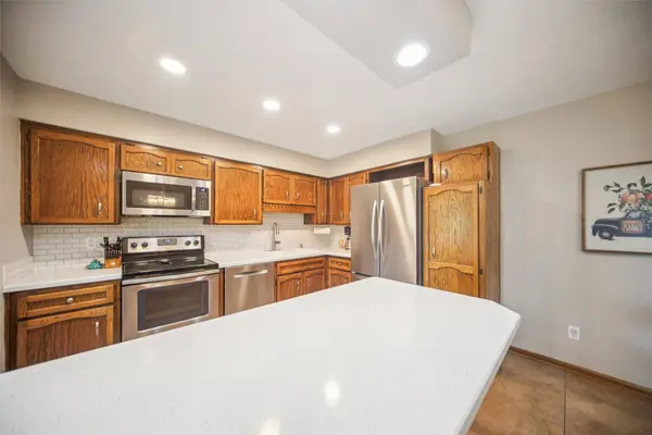 9452 Lincoln Avenue, Clive, IA 50325