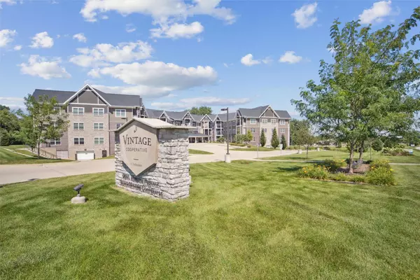 9001 Windsor Parkway #302, Johnston, IA 50131