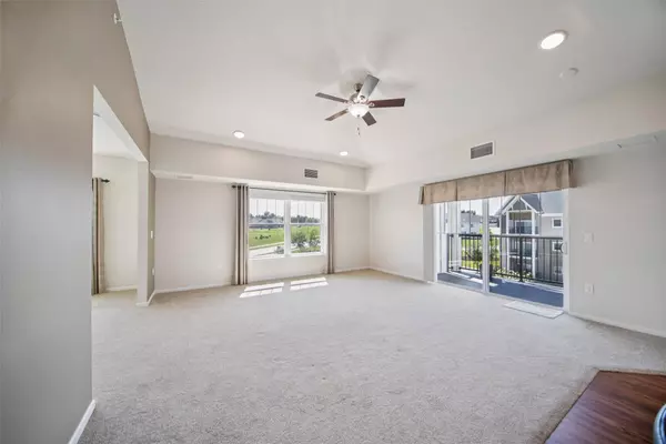 9001 Windsor Parkway #302, Johnston, IA 50131