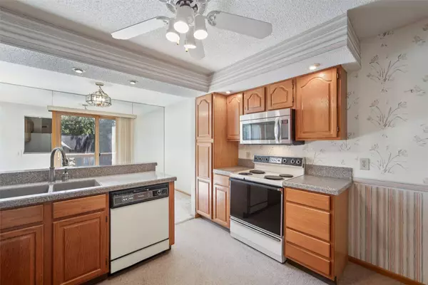 7051 Oak Brook Drive, Urbandale, IA 50322