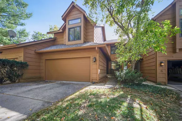 7051 Oak Brook Drive, Urbandale, IA 50322